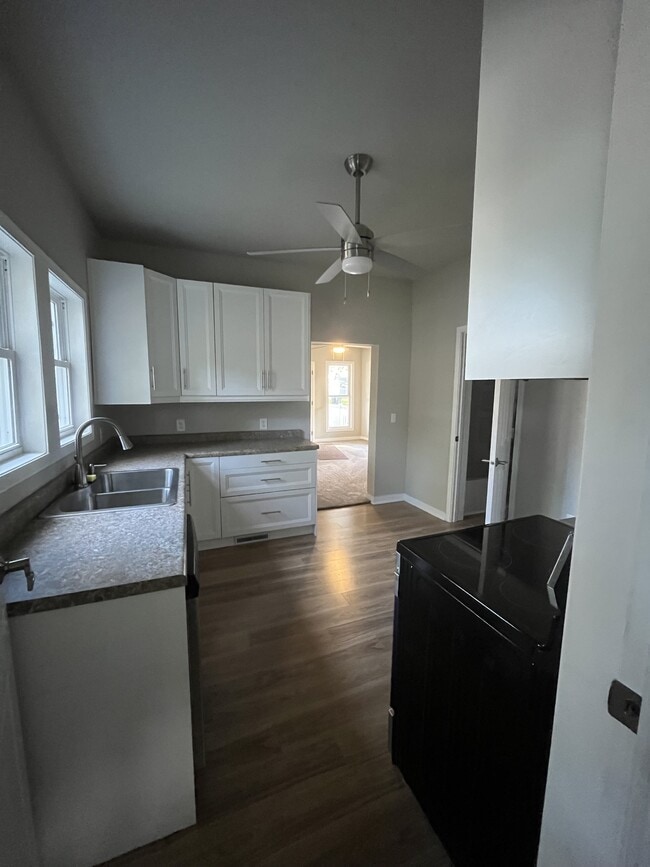 Photo - 215 W Maple St