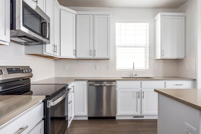 2526 N 3670 W