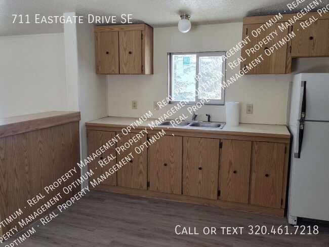 711 Eastgate Dr SE