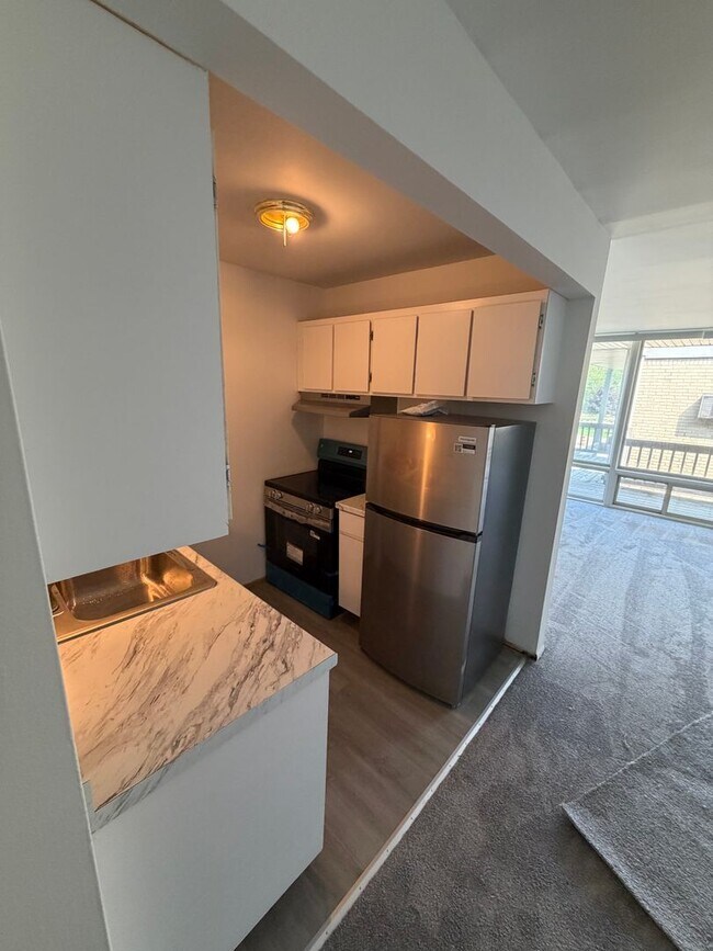 24801 Jefferson Ave Unit 11