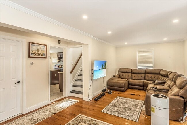 Building Photo - 44 Ruxton St Rental