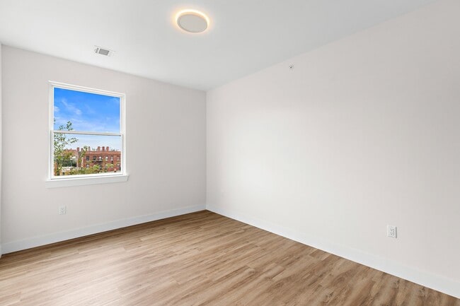 Photo - 533 61ST St Unit 403