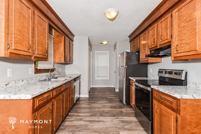 Photo - 1613 Chadford Rd