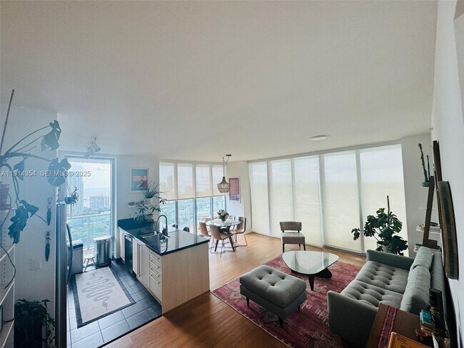 Photo - 79 SW 12th St Unidad 3601-S