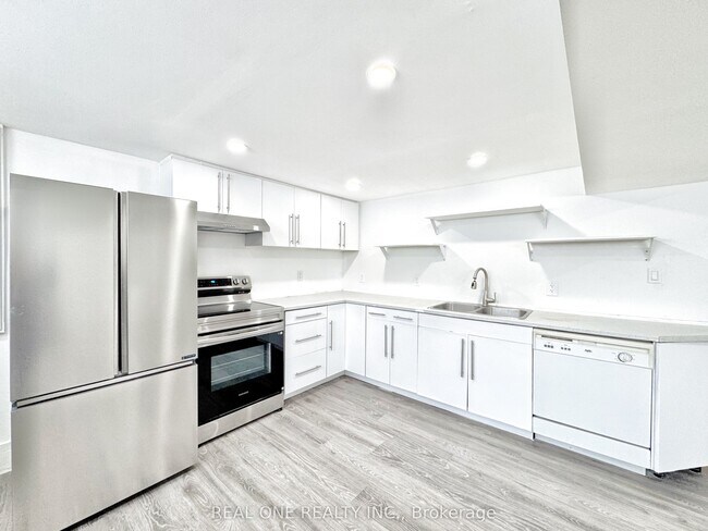 Photo - 61 College Cres