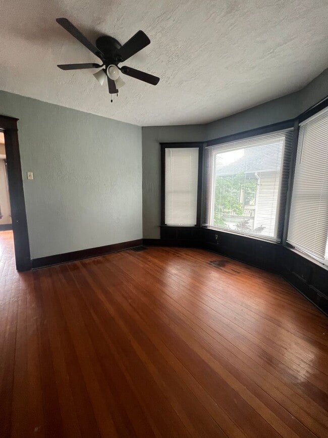 Building Photo - 1515/1515 1/2 Arlington Avenue Unit 1515 1/2