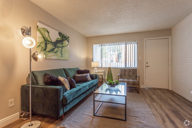 1BR, 1BA - 560 SF