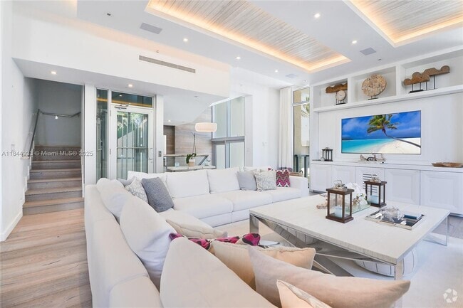 Building Photo - 9501 Collins Ave Unit 1 Rental
