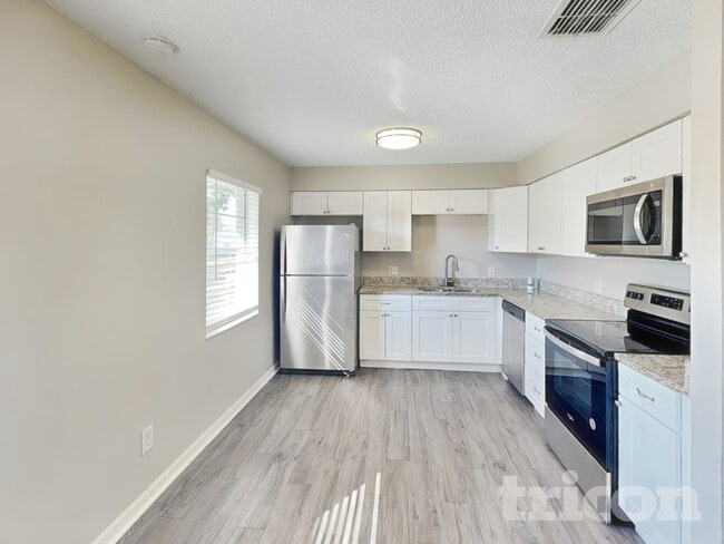 Photo - 3181 Clewiston St