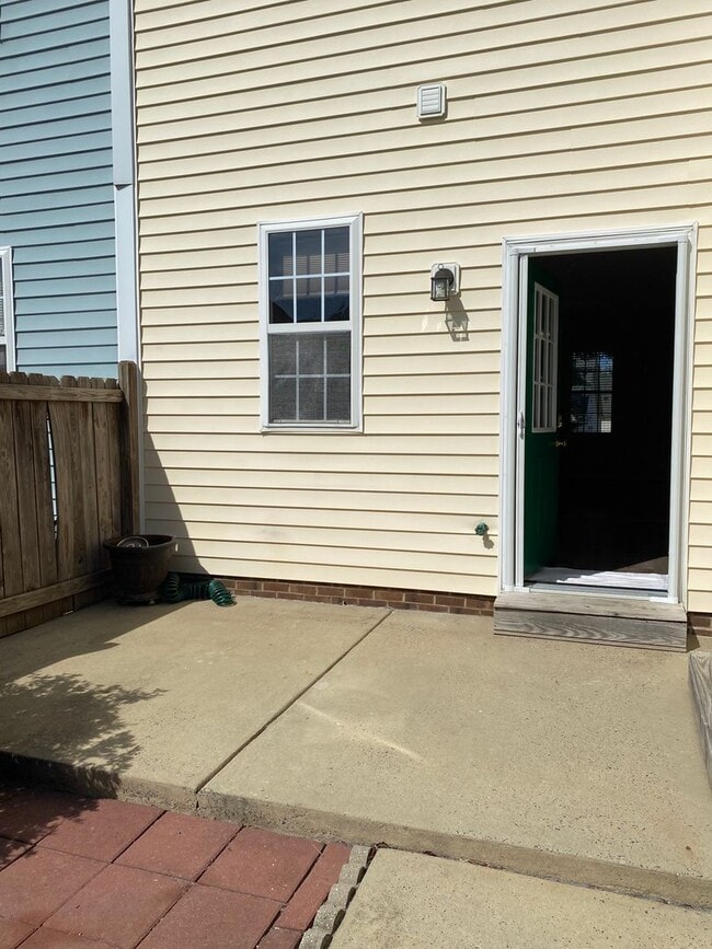 Photo - 330 Commons Dr