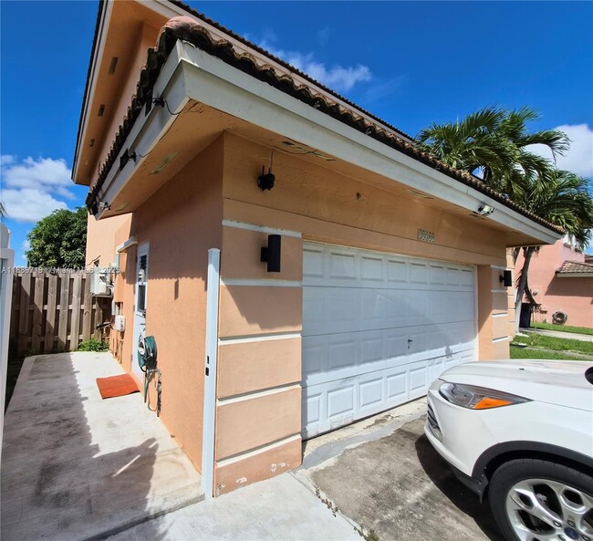 Photo - 14300 SW 161st Pl Unit 1
