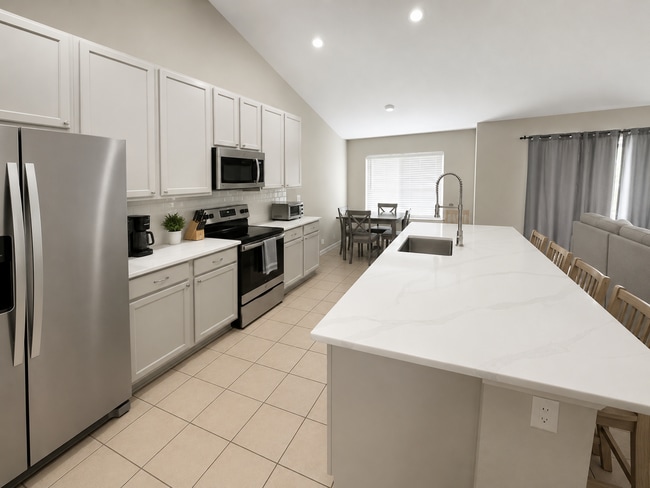 Kitchen - 209 Bilbao Dr
