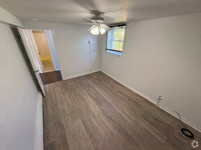 Building Photo - 121 W 7th St Unit 1 Rental