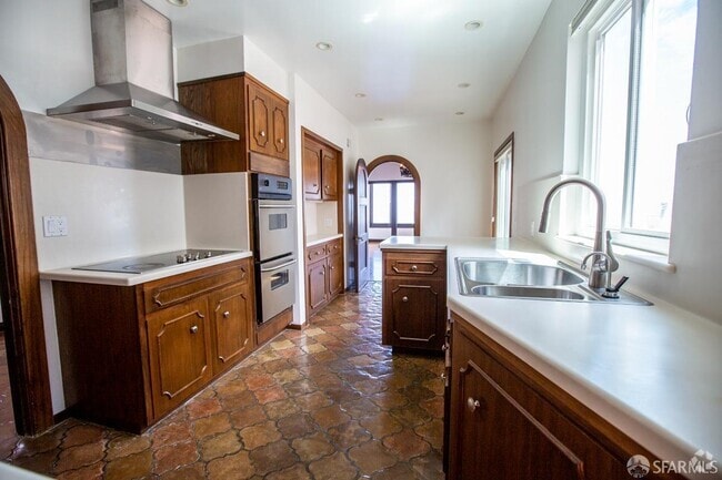 Building Photo - 876 Green St Rental
