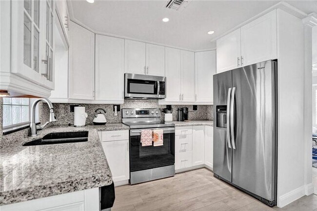 Photo - 5120 NE 17th Ave