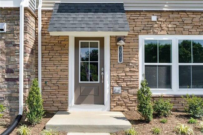 Photo - 2015 Wood Owl Wy Townhome