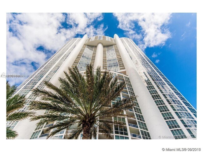 Photo - 18201 Collins Ave Unidad 1708 Rental