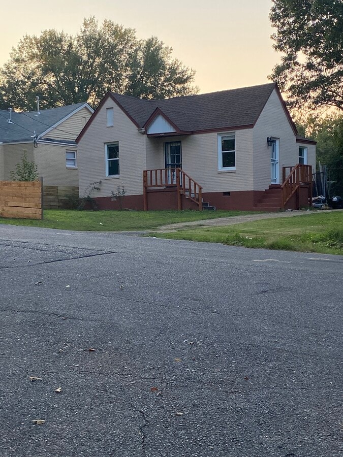 Photo - 427 Delta Rd