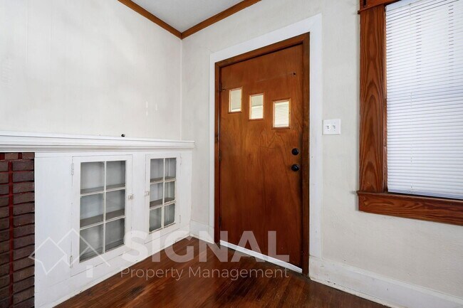 Photo - 1618 51st St W