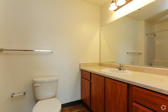 2BR, 2BA - 984 SF