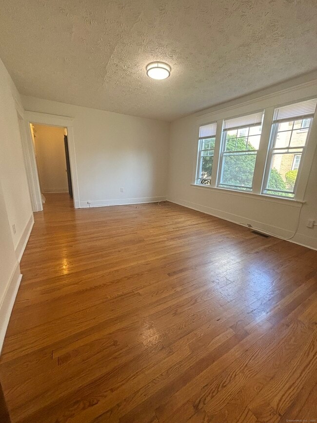 Building Photo - 155 Elm St Unit 3