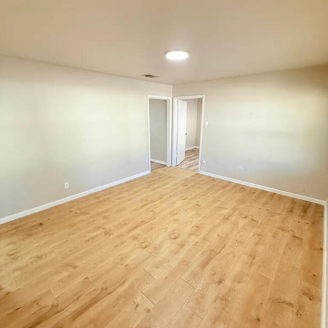 Photo - 4004 SE 25th St