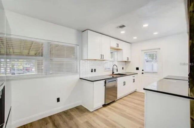 Photo - 5205 Chenault Ave