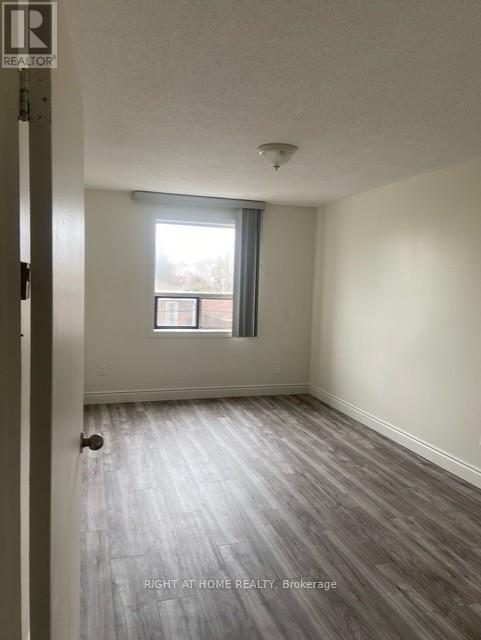 Photo - 3358 Lake Shore Blvd W
