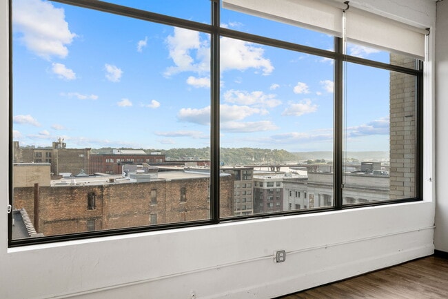 DeWitt - 2 Bed / 2 Bath - 1,263 Sq.Ft. - 333 on the Park