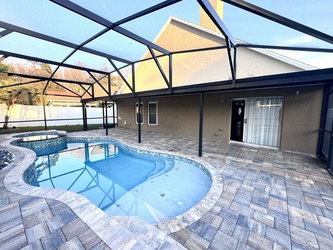 Photo - 4 bedroom, 2 bathroom home located in Stoneybrook