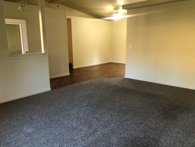 Photo - 1543 Lakeside Dr