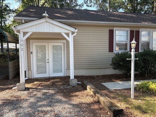 Photo - 902 Evins St
