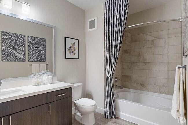 2BR, 2BA - 1,196SF - Bathroom 1 - Solana Lucent Station