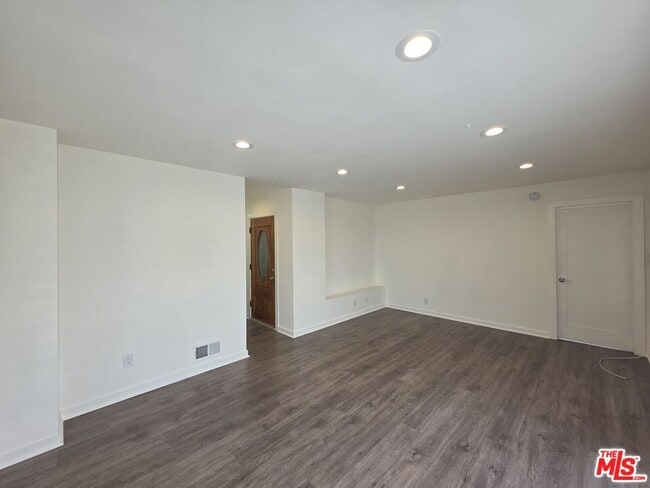 Building Photo - 1635 S Beverly Glen Blvd Unit 2 Rental
