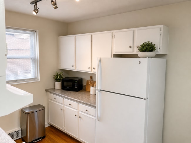 Building Photo - 402 Highland Ave