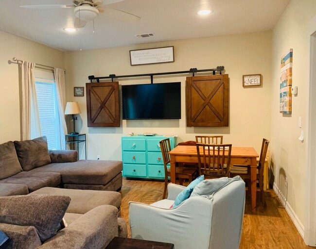 Photo - 204 Sailhouse Way