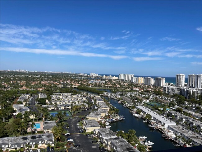 Photo - 2500 Parkview Dr Unidad 2511 Rental