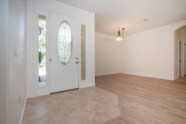 Photo - Luxurious Lakefront Living: Spacious 4-Bedroom Home with Pool and Guest Suite in Lakewood Ranch