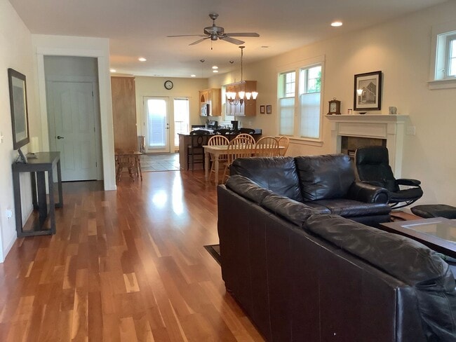 Photo - Three bedroom home near N. Mountain Nature Park. | Available April