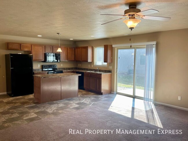 Photo - Amazing 3 Bedroom 2.5 Bath townhome in Harrisburg Unit B