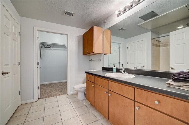 Photo - 2515 Pearl St Unidad 508