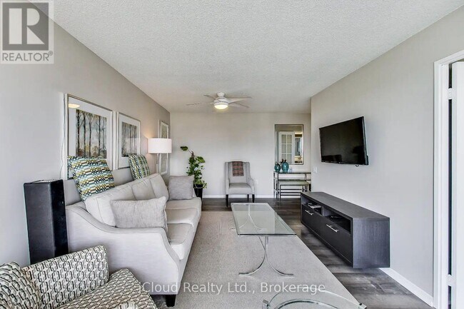 Photo - 21 Overlea Blvd Unit 912