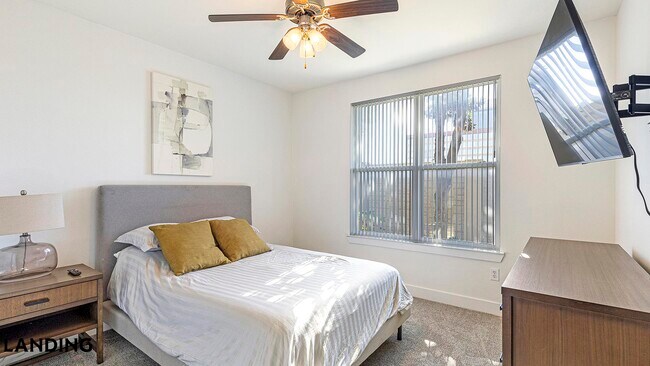 Building Photo - 7373 Valley View Ln