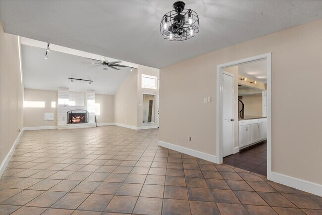 Photo - 6003 Long Leaf Dr