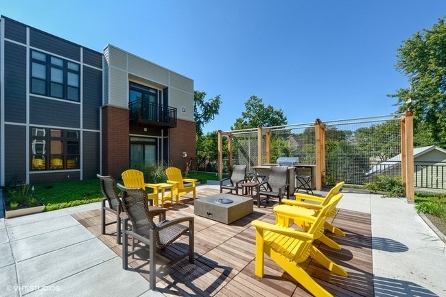 Shared Courtyard - Harmonee Square Apartments