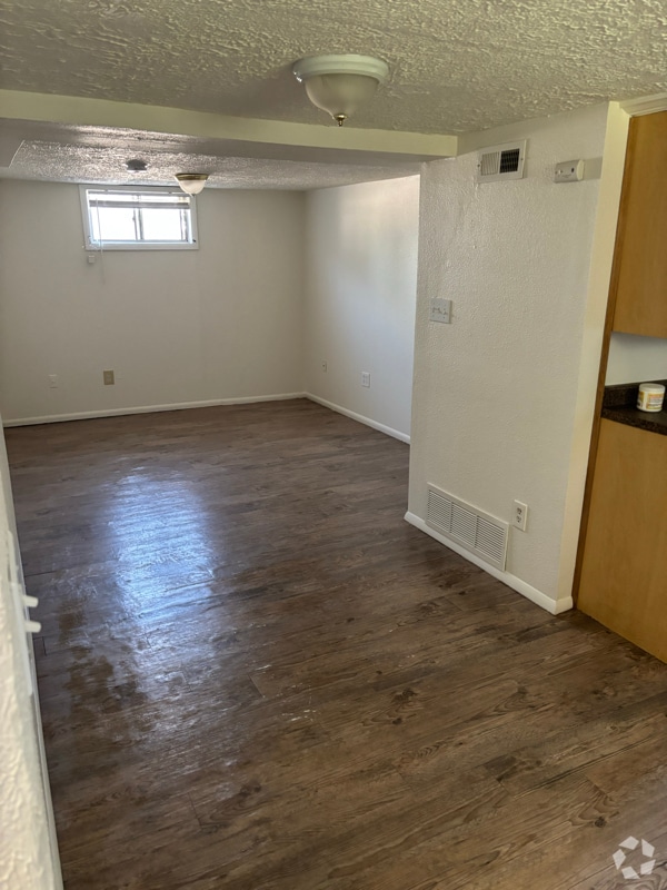 Building Photo - 424 E Dillon St Rental