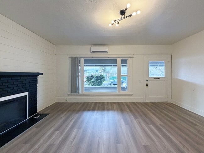 Photo - 577 Madison St