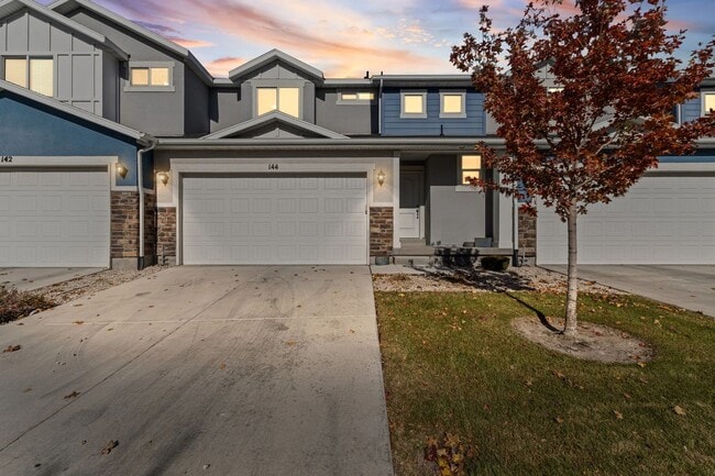 Building Photo - Upgraded 4-Bed Townhome with Finished Base...