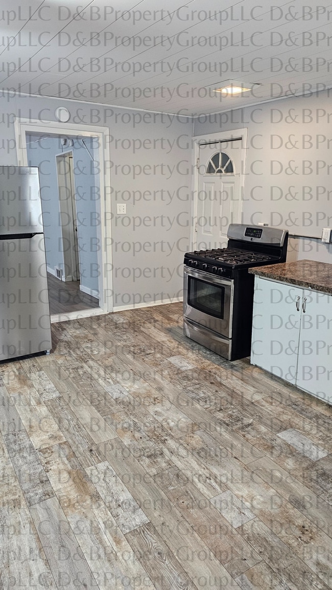 Photo - 939 Baraga St NE