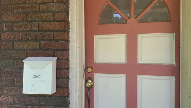 Photo - 3945-3947 Utah St